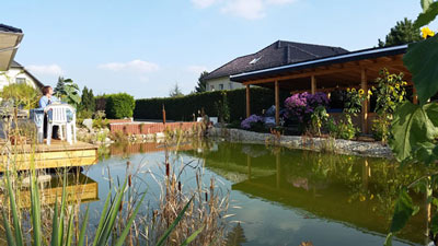 HANSE Vertrieb Wiedemar: Ansicht Teich/Carport